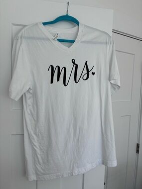 Mrs. Graphic V-Neck Tee - White with Black Script